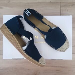 Taryn Rose Quin Espadrille Wedges 5M Midnight Blue NWT Discontinued Style